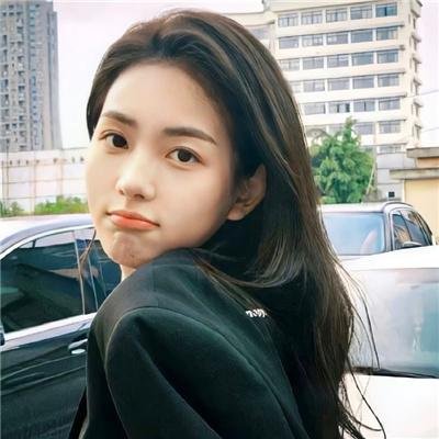 出墙红杏两家春